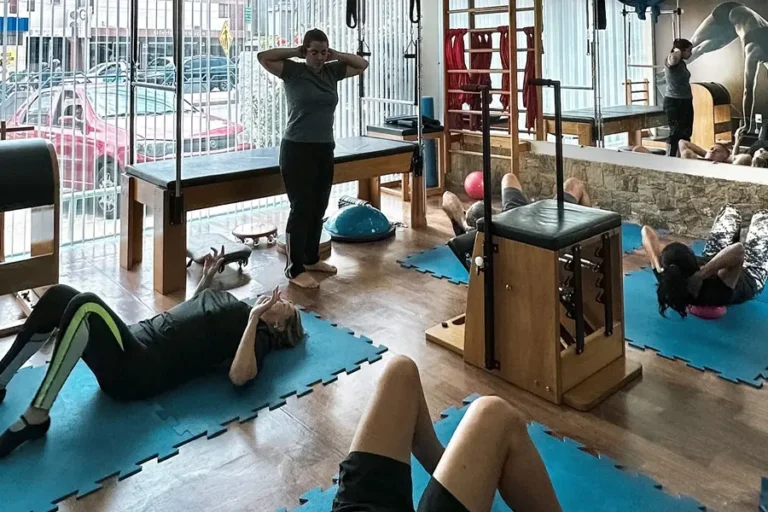 Pilates de solo ou em máquina: qual o melhor para você?